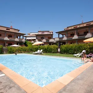 - Pool & Relax , Follonica Italie